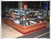 Торговое оборудование для сувенирной продукции, витрины для подарков, Островной отдел сувенирной продукции в торговом центре.